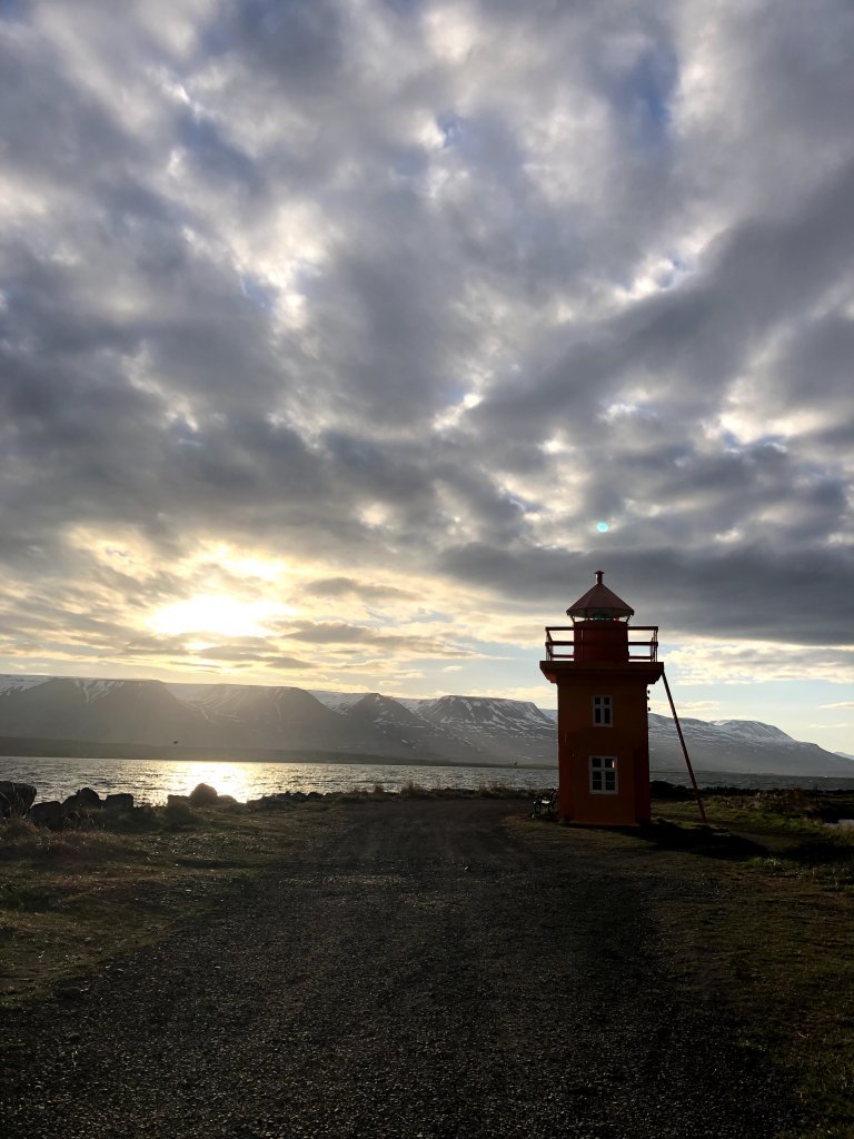 Vitinn í kvöldsólinni