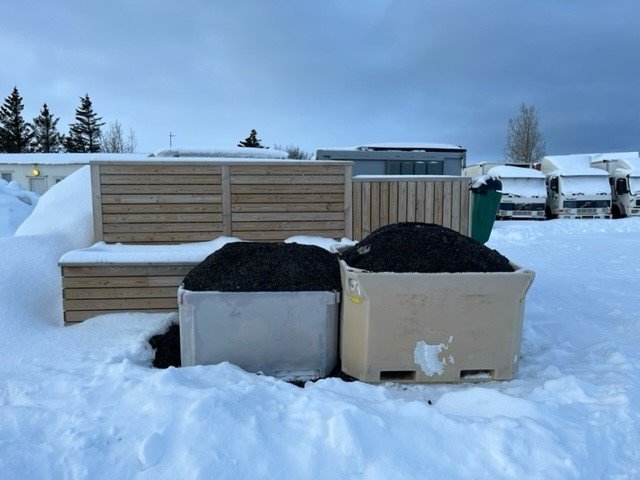 Sandur á gámasvæðinu.