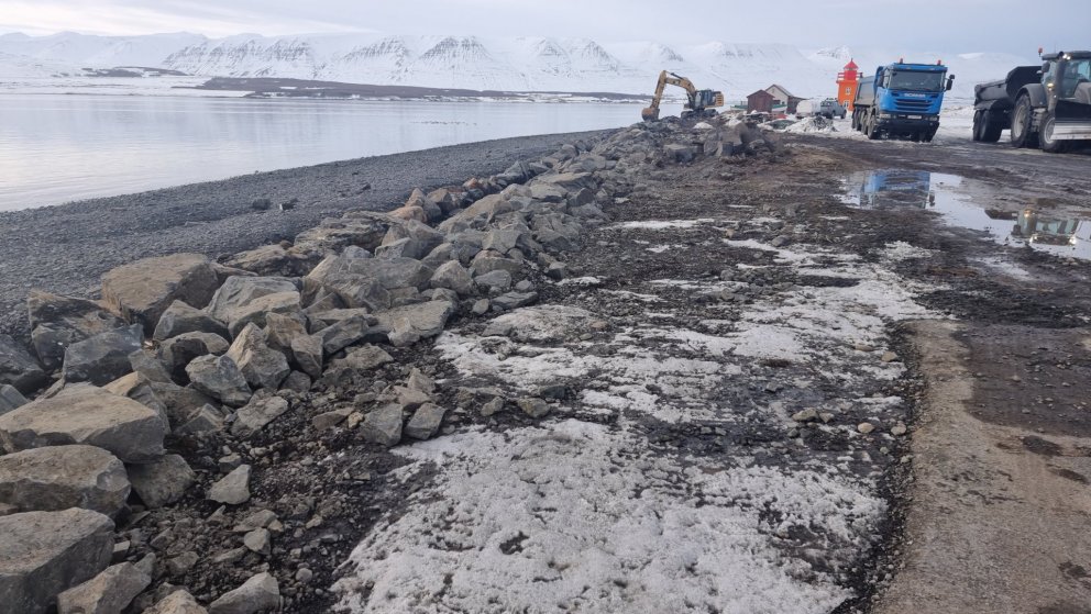 Varnargarður á Svalbarðseyri