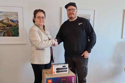 Formaður Æskunnar Stefán Ari Sigurðsson og sveitarstjóri, Þórunn Sif Harðardóttir.