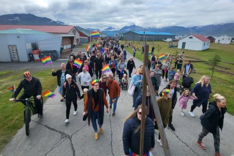 Mynd fengin að láni af hrisey.is frá frábærri hinsegin hátíð