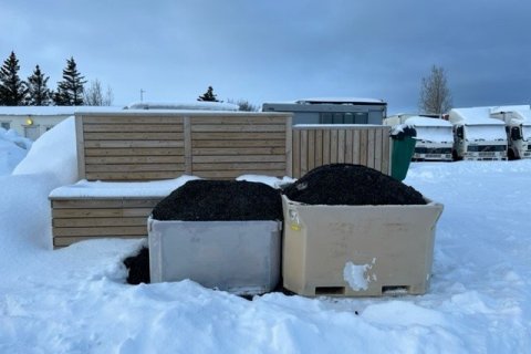 Sandur á gámasvæðinu.