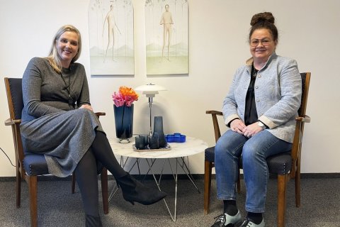 Undir samninginn rituðu Ásthildur Sturludóttir bæjarstjóri á Akureyri og Þórunn Sif Harðardóttir sve…