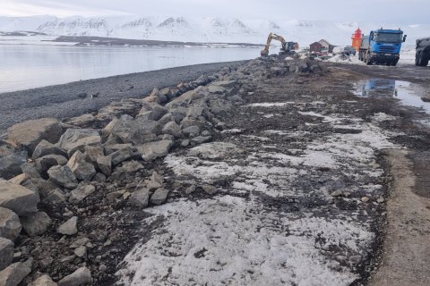 Varnargarður á Svalbarðseyri